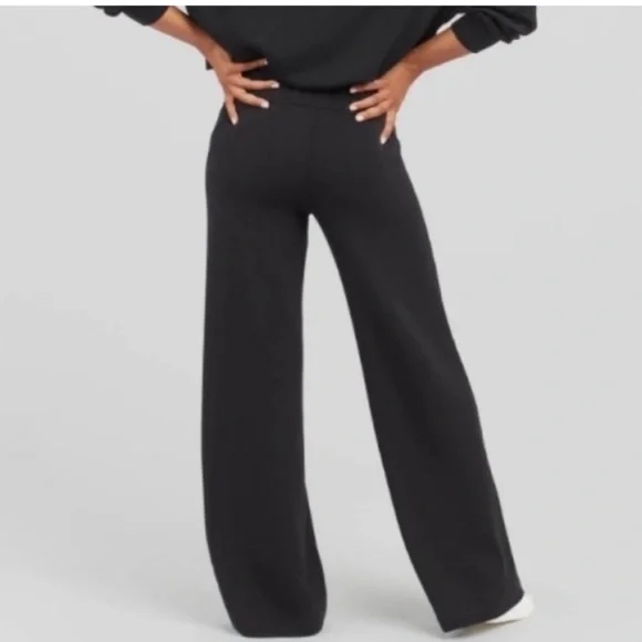 Spanx AIR ESSENTIALS Wide Leg Pant BLACK
Size XS PETITE - Picture 3 of 9